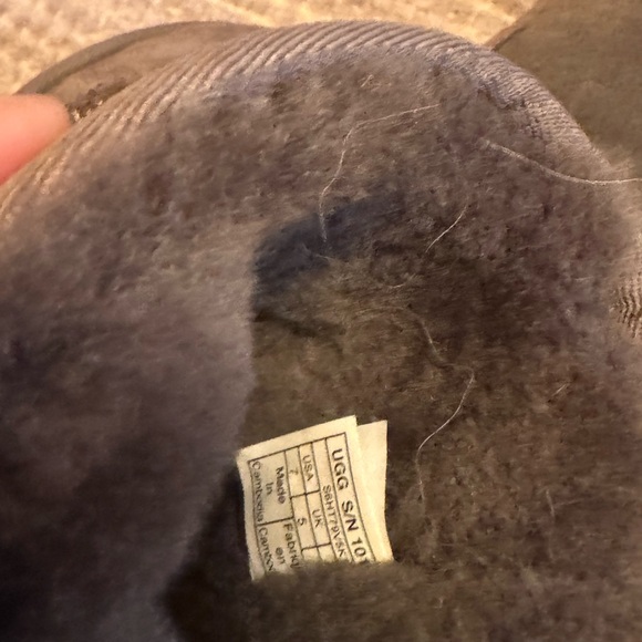 Short Gray Uggs Size 7 - Picture 2 of 3